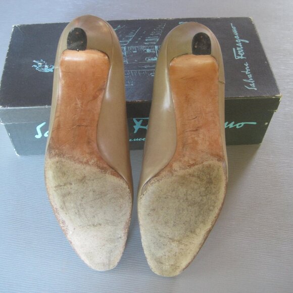 Salvatore Ferragamo Boutique Shoes 9 B Gently Worn with Box - Picture 4 of 4